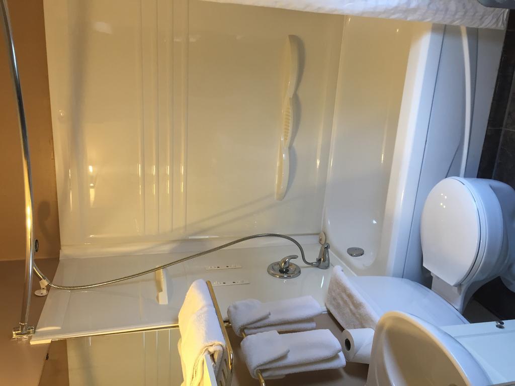 King'S Hotel & Motel By Elevate Rooms Shaunavon Екстериор снимка