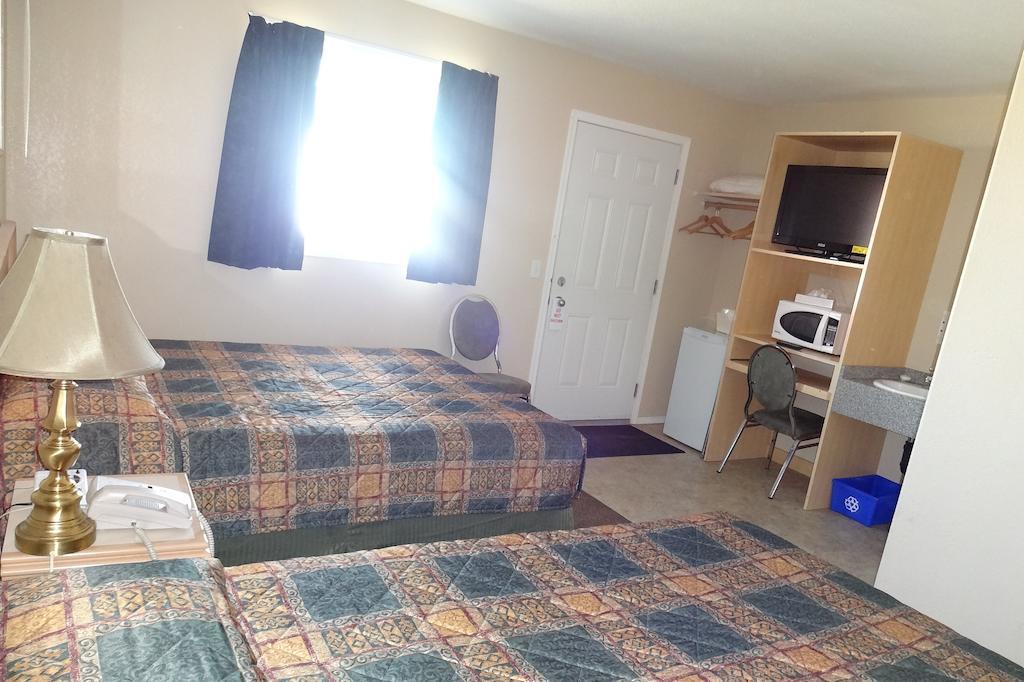 King'S Hotel & Motel By Elevate Rooms Shaunavon Стая снимка