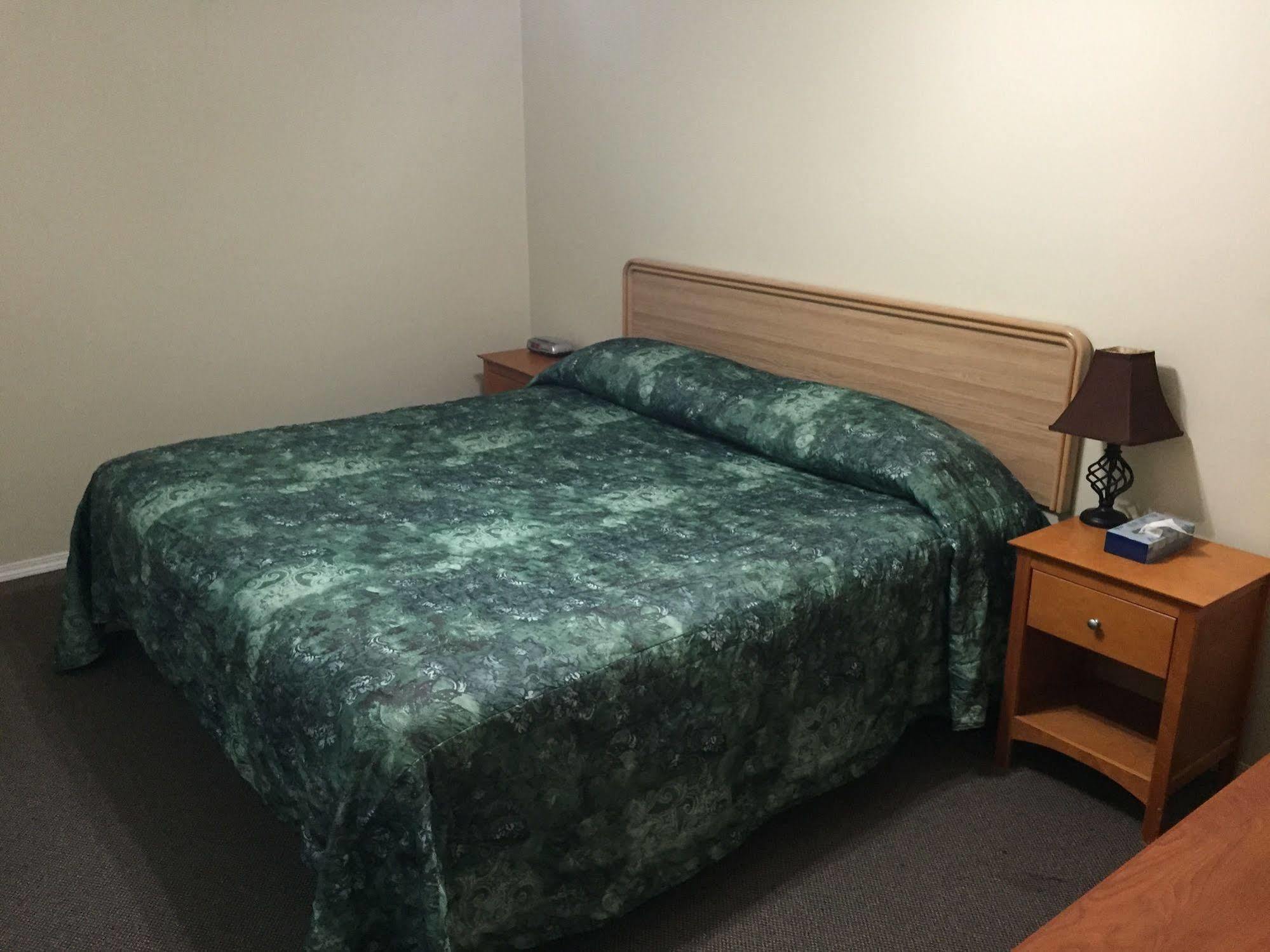 King'S Hotel & Motel By Elevate Rooms Shaunavon Екстериор снимка