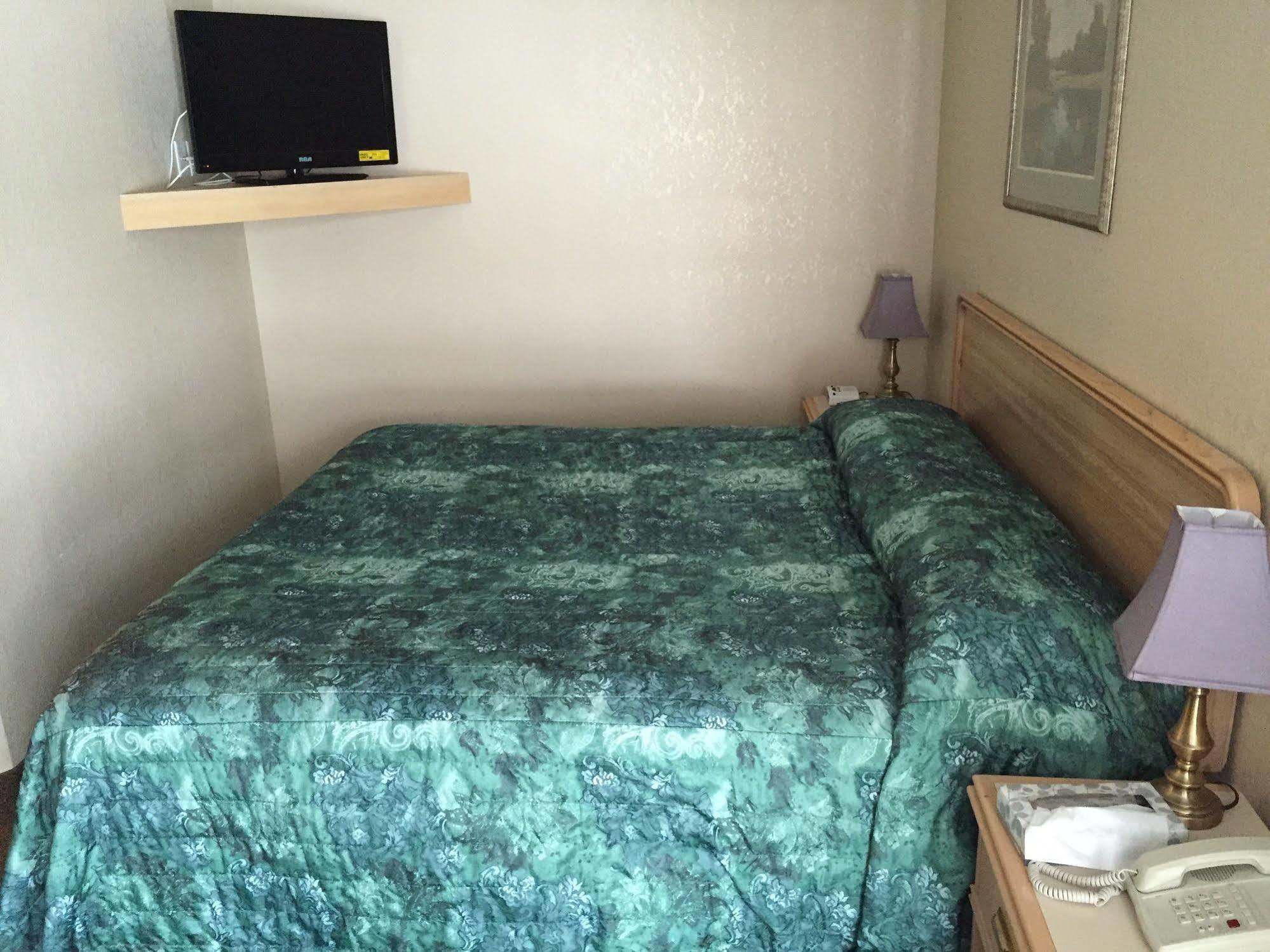 King'S Hotel & Motel By Elevate Rooms Shaunavon Екстериор снимка