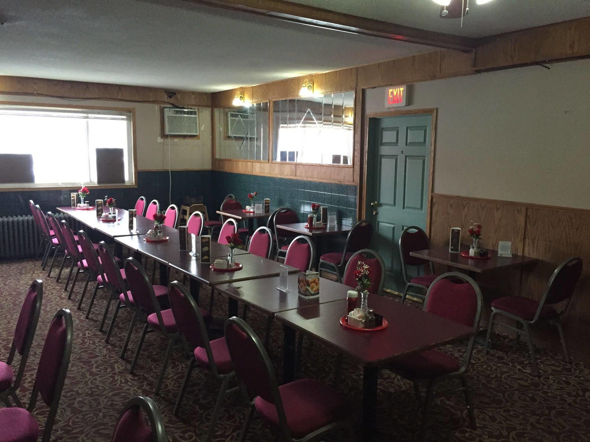 King'S Hotel & Motel By Elevate Rooms Shaunavon Екстериор снимка